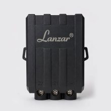 نمای بالای فیلتر نویز برق لنزر PF-4000، نمایش پایانه‌های پیچی ورودی برق (PWR IN 1 و PWR IN 2) و اتصال زمین (GND) با بدنه مشکی و براکت نصب